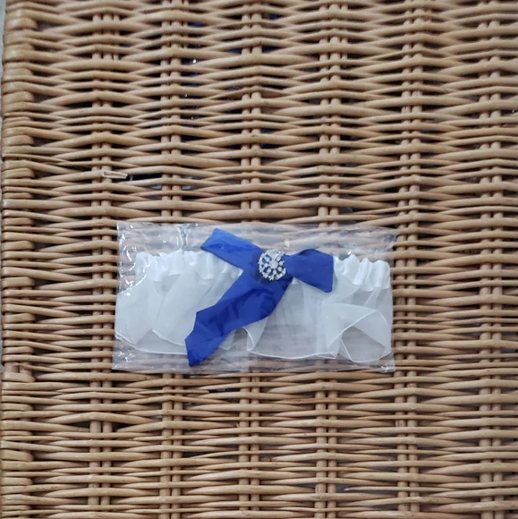 NWT- White and Blue Garter with Rhinestone Accent - Picture 5 of 6